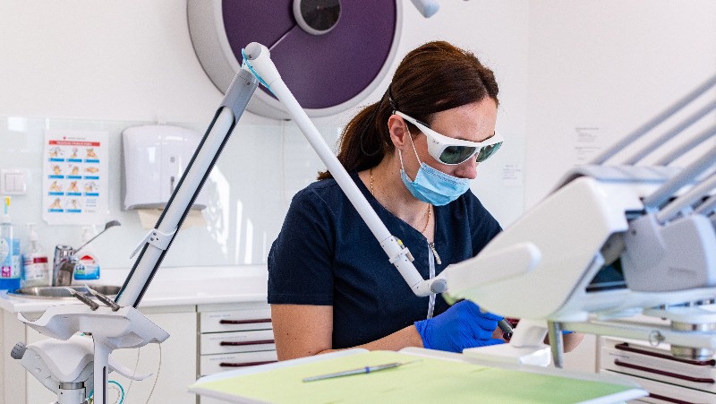 Fotona LightWalker – Laser koji preoblikuje dentalnu preciznost